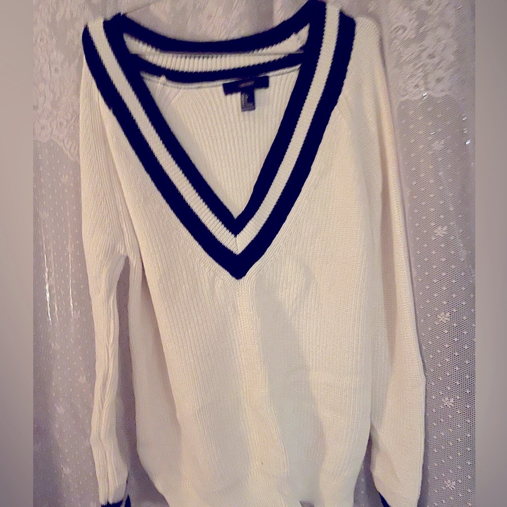 Deep v sweater